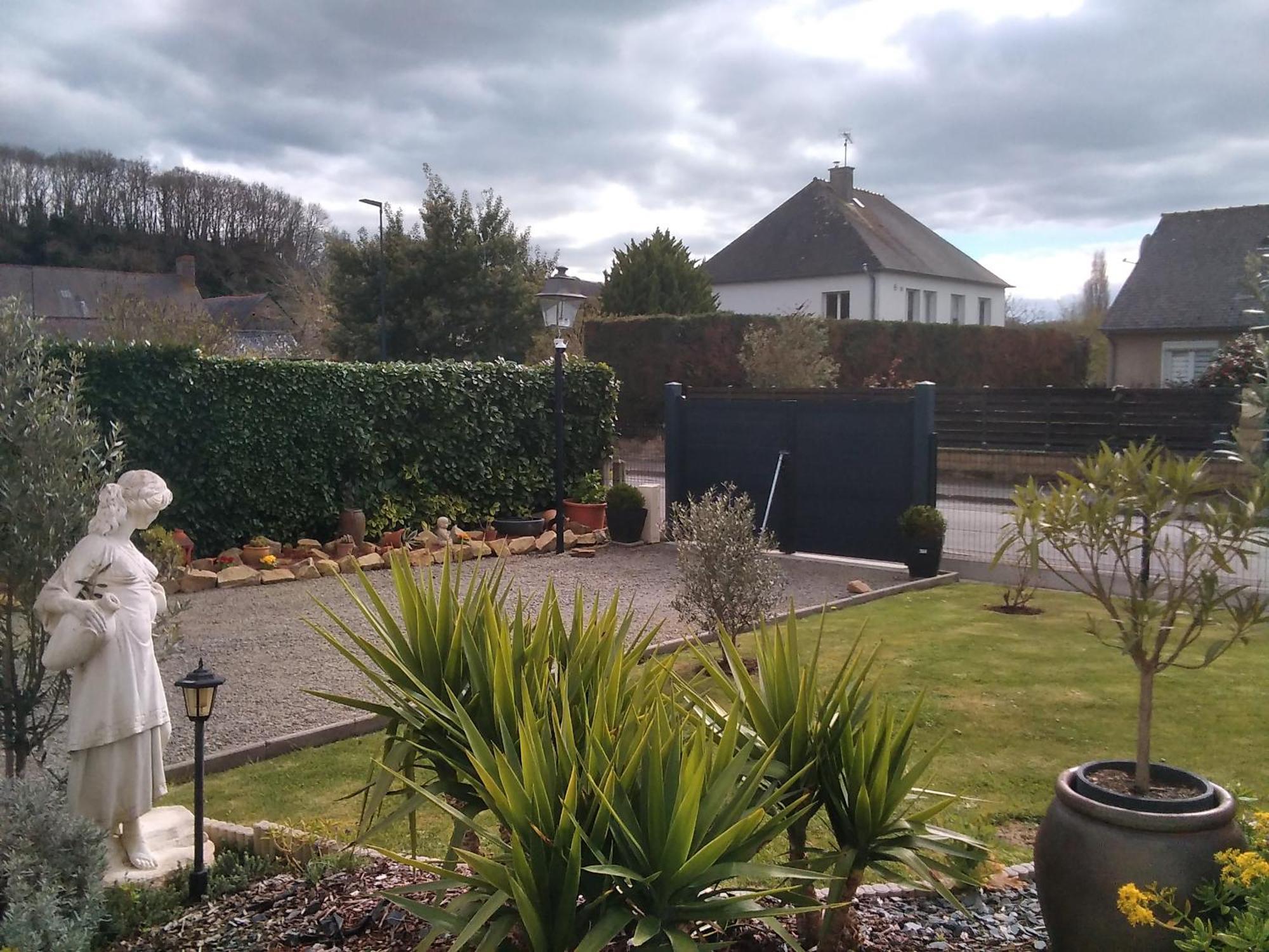 Bed and Breakfast 6Bis Rue De La Boussaquiere St Broladre Saint-Broladre Exterior foto